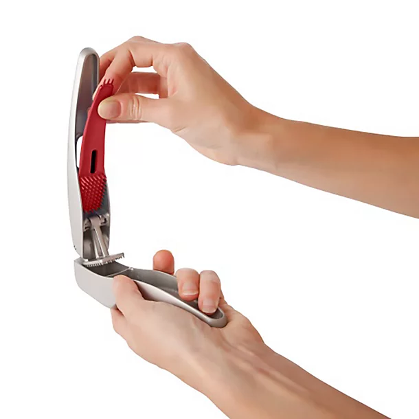 Zyliss Garlic Press 8 Zyliss Garlic Press - Image 6