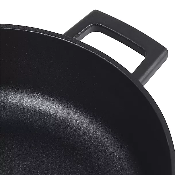 Lakeland Cast Aluminium Non-Stick Casserole 2.5 Litre 7 Lakeland Cast Aluminium Non-Stick Casserole 2.5 Litre - Image 5