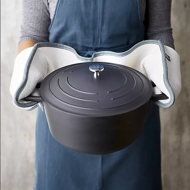 Lakeland Cast Aluminium Casserole 5 Litre 4 Lakeland Cast Aluminium Casserole 5 Litre - Image 2