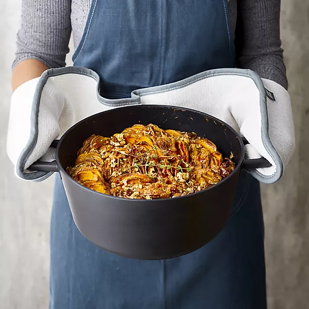 Lakeland Cast Aluminium Casserole 5 Litre 5 Lakeland Cast Aluminium Casserole 5 Litre - Image 3