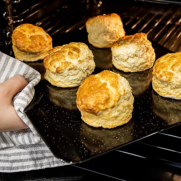 MasterClass Vitreous Enamel Baking Sheet 4 MasterClass Vitreous Enamel Baking Sheet - Image 2