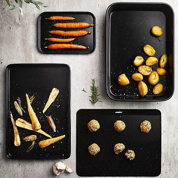 MasterClass Vitreous Enamel Roasting Pan 7 MasterClass Vitreous Enamel Roasting Pan - Image 5