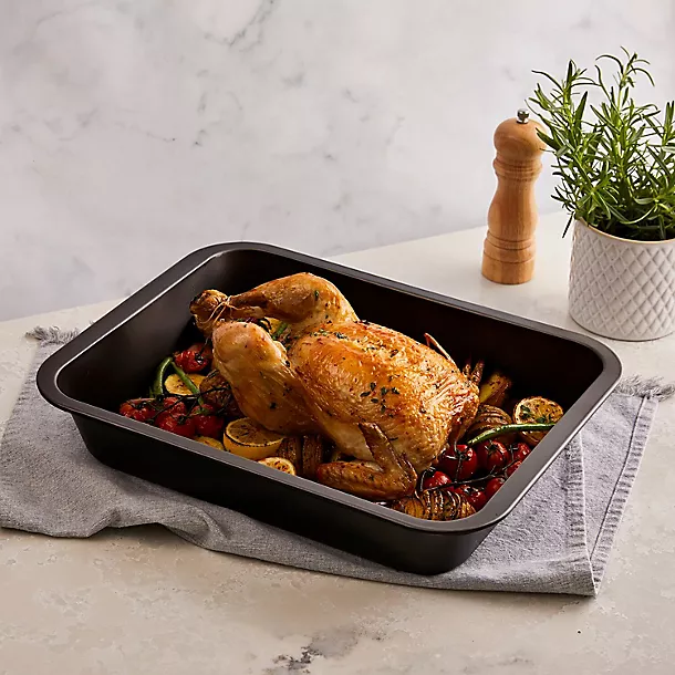 Lakeland Deep Roasting Tin 37 X 29cm 4 Lakeland Deep Roasting Tin 37 X 29cm - Image 2