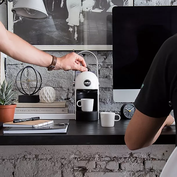 Lavazza Jolie Coffee Machine Red 18000072 4 Lavazza Jolie Coffee Machine Red 18000072 - Image 2