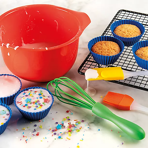 Children’s 10pc Baking Gift Set With Bowl, Whisk And Spatula 4 Children’s 10pc Baking Gift Set With Bowl, Whisk And Spatula - Image 2