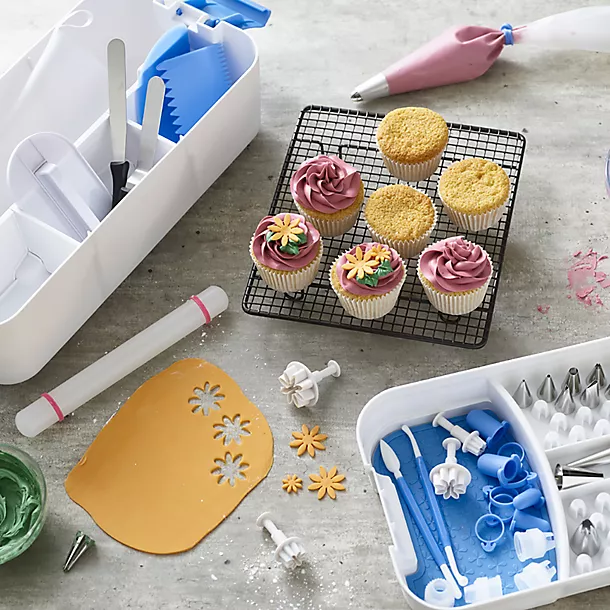 Lakeland 46pc Cake Decorating Starter Set 4 Lakeland 46pc Cake Decorating Starter Set - Image 2