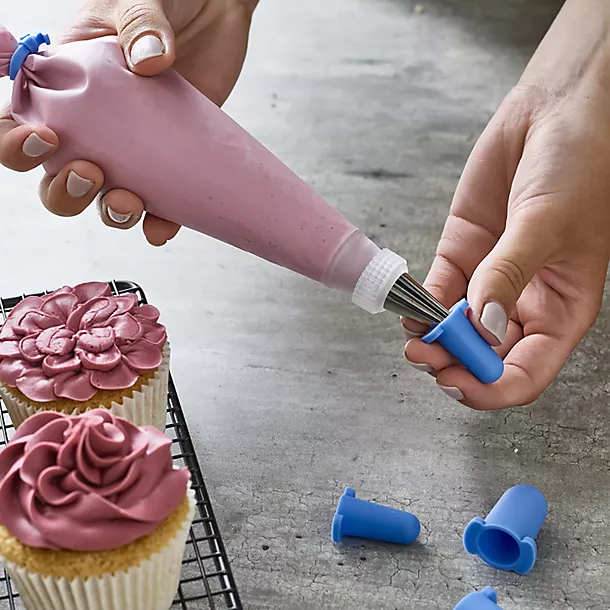 Lakeland 46pc Cake Decorating Starter Set 5 Lakeland 46pc Cake Decorating Starter Set - Image 3