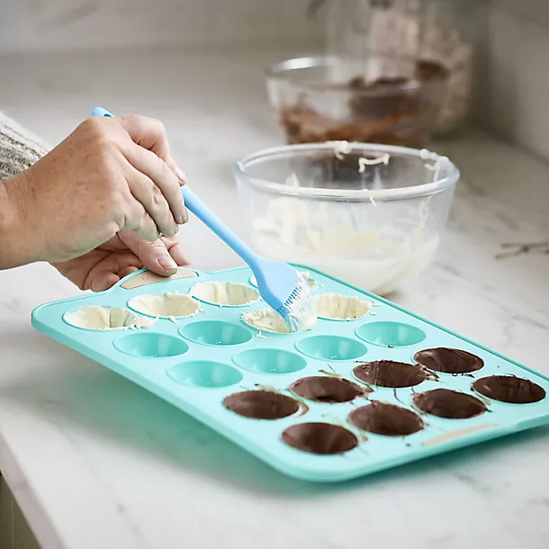 Reinforced Silicone 20 Cup Mini Spheres Pan 8 Reinforced Silicone 20 Cup Mini Spheres Pan - Image 6