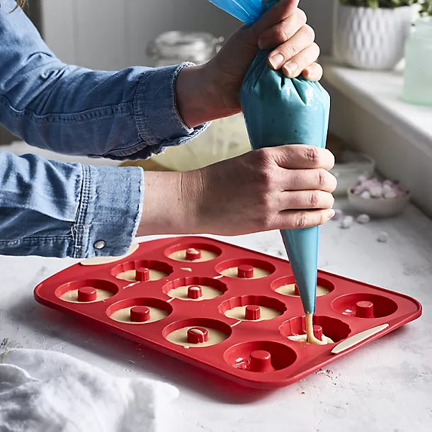 Lakeland Silicone 12 Hole Doughnut Mould 7 Lakeland Silicone 12 Hole Doughnut Mould - Image 5