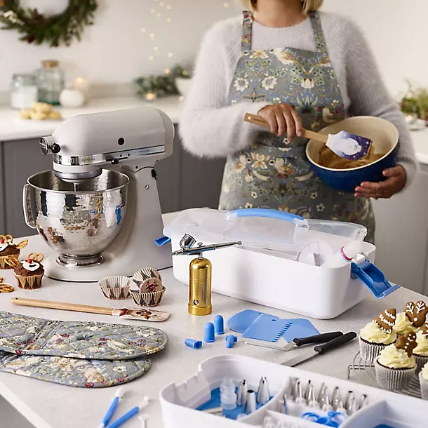 The Snowman Baking Ceramic Mixing Bowl 3L 4 The Snowman Baking Ceramic Mixing Bowl 3L - Image 2