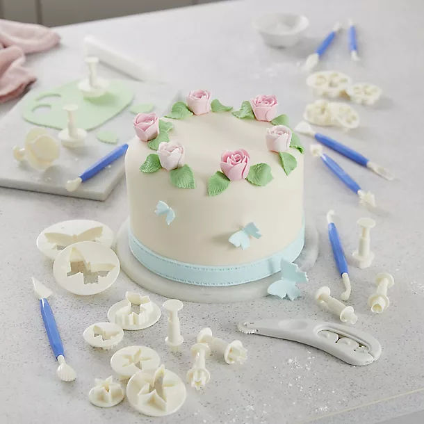 Lakeland 30pc Decorating Icing Tools Set 4 Lakeland 30pc Decorating Icing Tools Set - Image 2