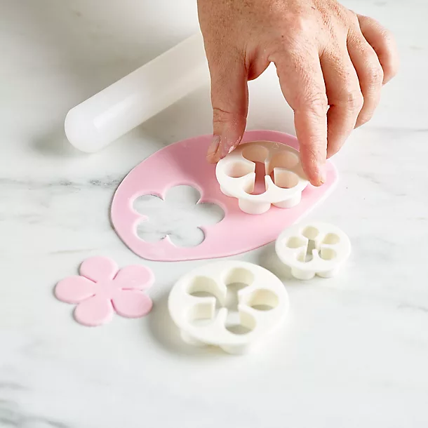 Lakeland 30pc Decorating Icing Tools Set 6 Lakeland 30pc Decorating Icing Tools Set - Image 4