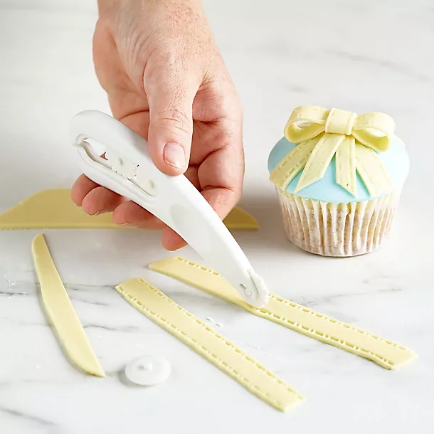 Lakeland 30pc Decorating Icing Tools Set 10 Lakeland 30pc Decorating Icing Tools Set - Image 8