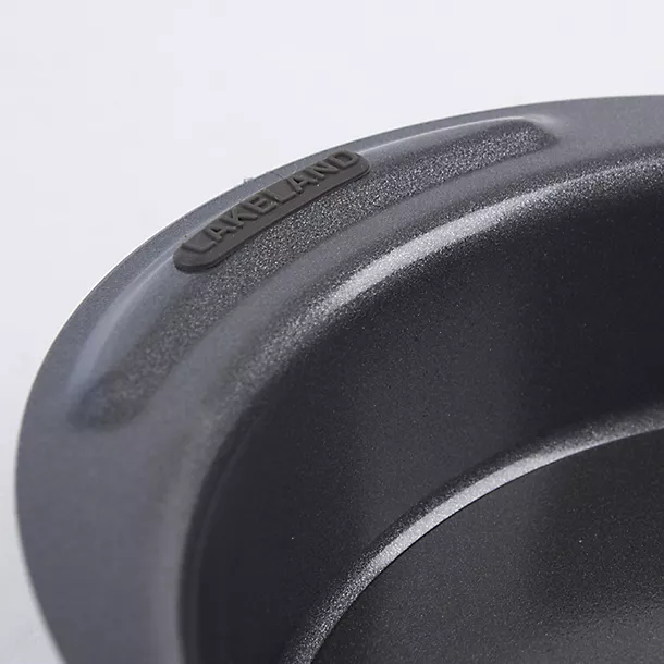 Set Of 2 Lakeland Blue 15cm Loose Based Round Sandwich Tins 5 Set Of 2 Lakeland Blue 15cm Loose Based Round Sandwich Tins - Image 3