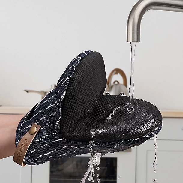 2 Cuisinart Neoprene Mini Oven Mitts Herringbone Blue 7 2 Cuisinart Neoprene Mini Oven Mitts Herringbone Blue - Image 5