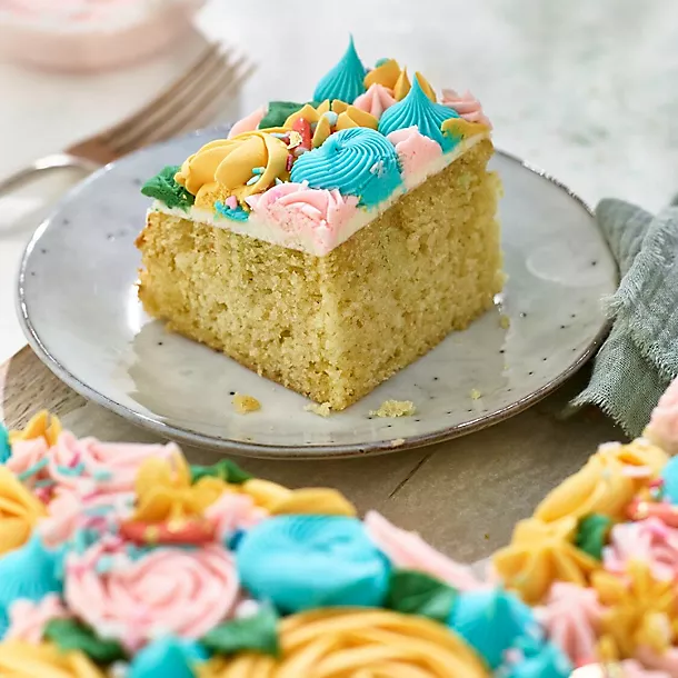 Lakeland Brownie Traybake Tin 4 Lakeland Brownie Traybake Tin - Image 2