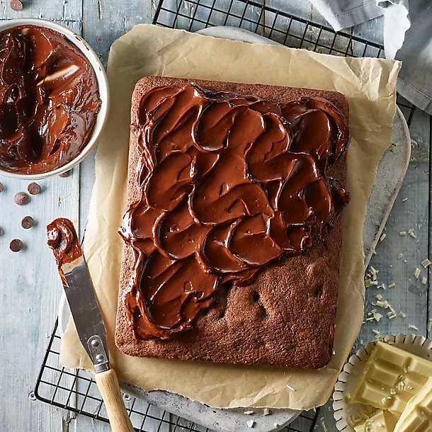 Lakeland Brownie Traybake Tin 8 Lakeland Brownie Traybake Tin - Image 6