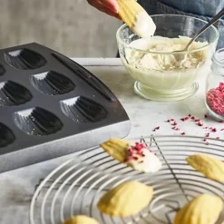 Lakeland 12 Hole Madeleine Tin 12 Lakeland 12 Hole Madeleine Tin -Lake Land 70197 5