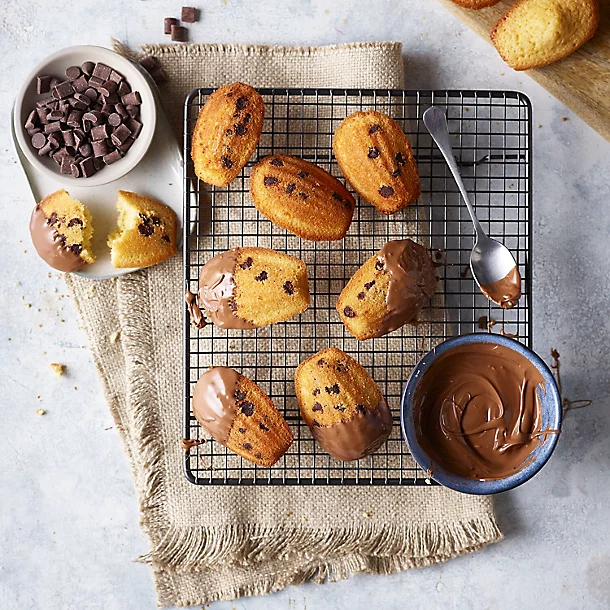 Lakeland 12 Hole Madeleine Tin 8 Lakeland 12 Hole Madeleine Tin - Image 6