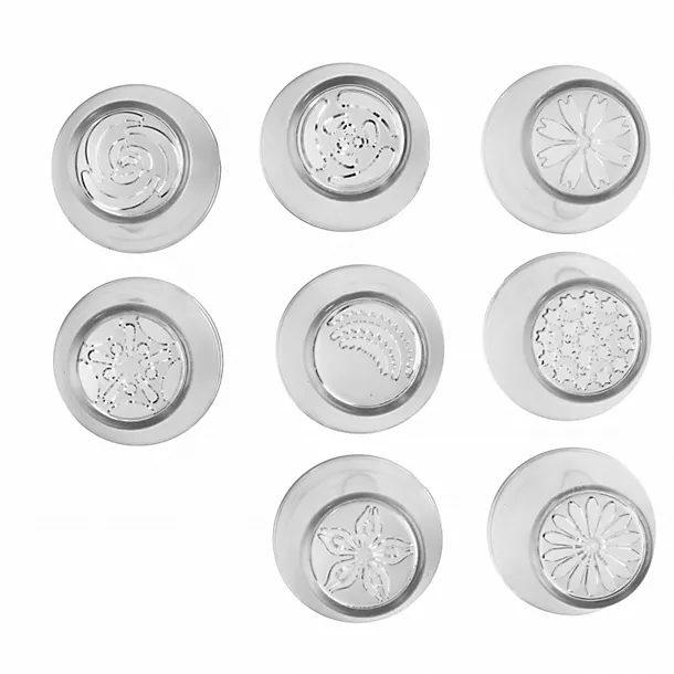 Lakeland Russian Nozzle Icing Set - 8 Nozzles And 3 Piping Bags 4 Lakeland Russian Nozzle Icing Set - 8 Nozzles And 3 Piping Bags - Image 2