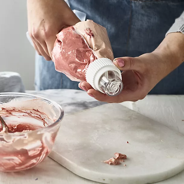 Lakeland Russian Nozzle Icing Set - 8 Nozzles And 3 Piping Bags 9 Lakeland Russian Nozzle Icing Set - 8 Nozzles And 3 Piping Bags - Image 7