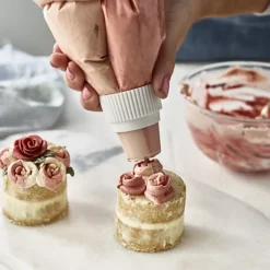 Lakeland Russian Nozzle Icing Set - 8 Nozzles And 3 Piping Bags 17 Lakeland Russian Nozzle Icing Set - 8 Nozzles And 3 Piping Bags -Lake Land 72677 8