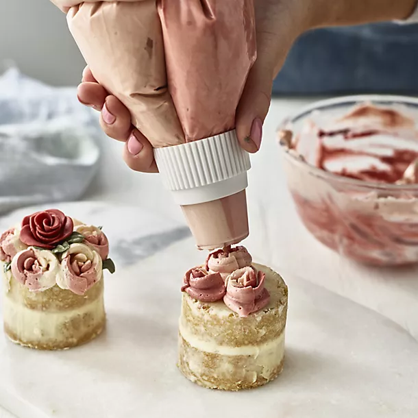 Lakeland Russian Nozzle Icing Set - 8 Nozzles And 3 Piping Bags 10 Lakeland Russian Nozzle Icing Set - 8 Nozzles And 3 Piping Bags - Image 8